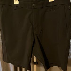 Lululemon men’s golf shorts. Black, 34 waist, great condition.